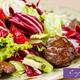 Салат с куриной печенью и цитрусом