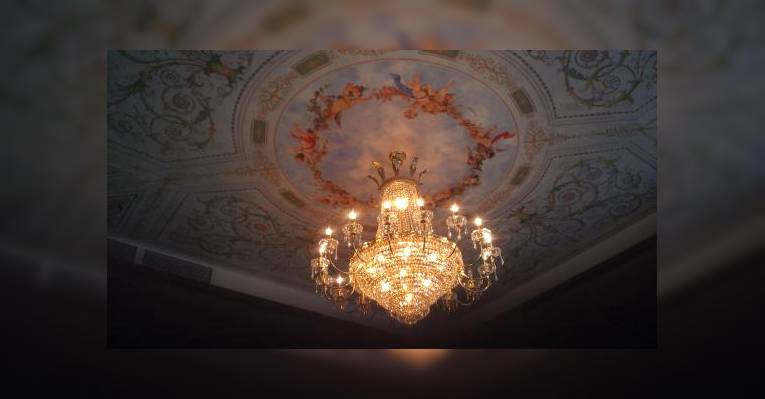 ЛЮСТРА В КОНДИТЕРСКОЙ