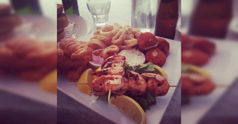 Снимок Sharky's Restaurant Bar and Grill, Мандъюра