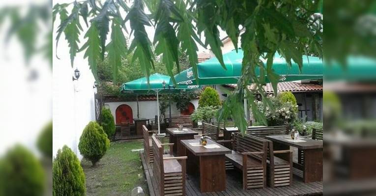 Градина клуб ресторант Ретро