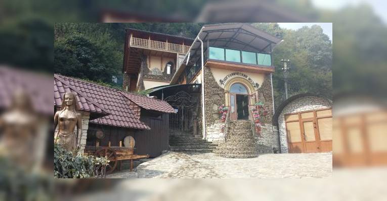 этнографический музей на территории комплекса «Двор Дружбы Народов» (