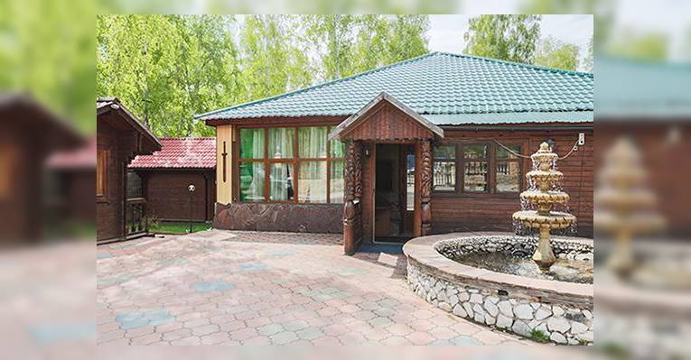Летний зал. Рыцарский двор