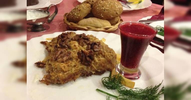 Свинина с брусничным соусом