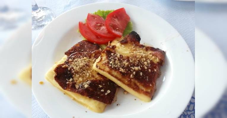 Жареная брынза с медом и орешками