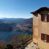 Il balcone sul lago caf?