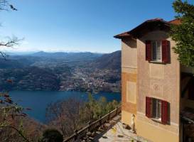 Il balcone sul lago caf?