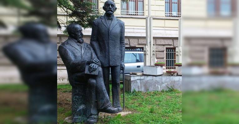 Памятник братьям Шкорпил. Варна