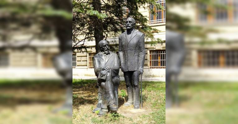 Памятник братьям Шкорпил. Варна