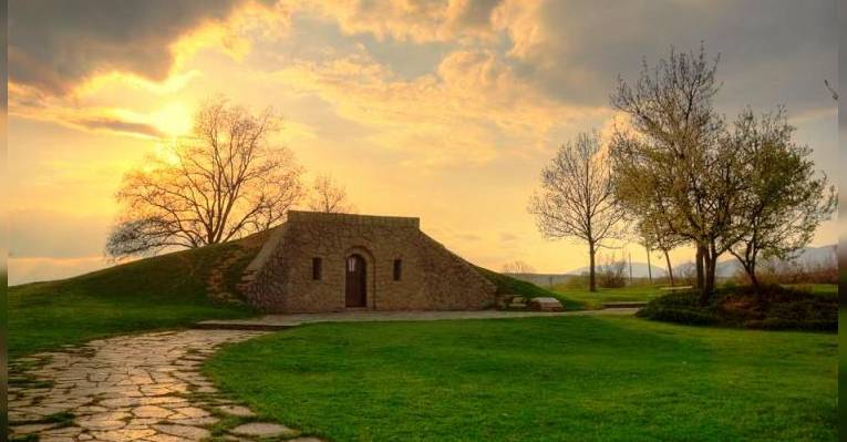 Античная гробница. Хисар. Болгария