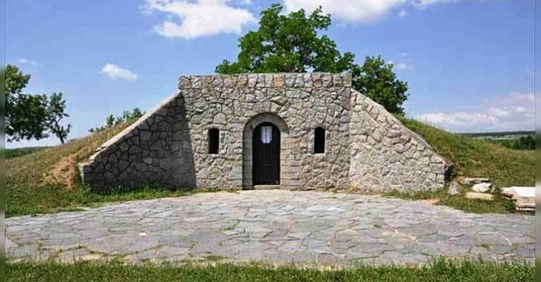 Античная гробница. Хисар. Болгария