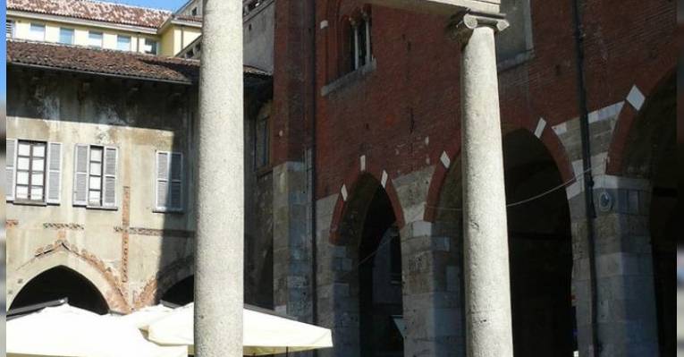 Piazza Mercanti
