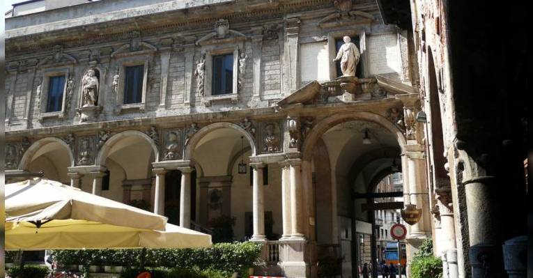 Piazza Mercanti