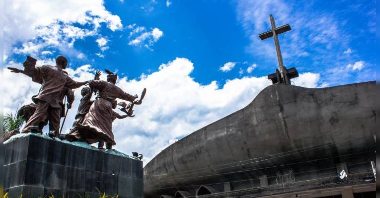Памятник Мира и Единства