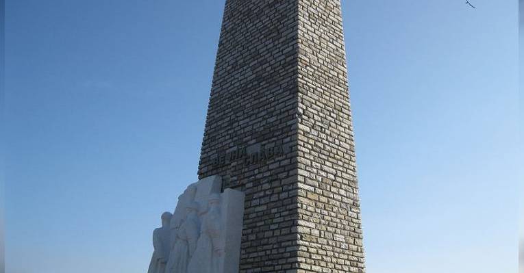 Мемориалом павшим советским воинам. Сливен. Болгария