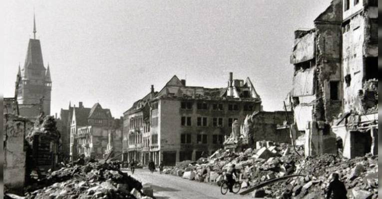 Фрайбург после бомбардировки 27 ноября 1944 года