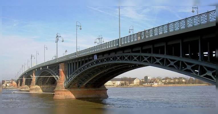 Мост Теодора Хойса. Майнц