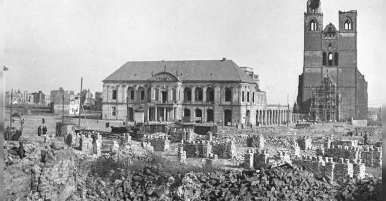 Руины Магдебурга. Рыночная площадь. 1945 год