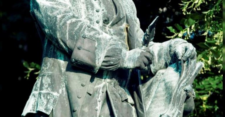 Памятник Иоганну Себастьяну Баху в городе Эйзенах