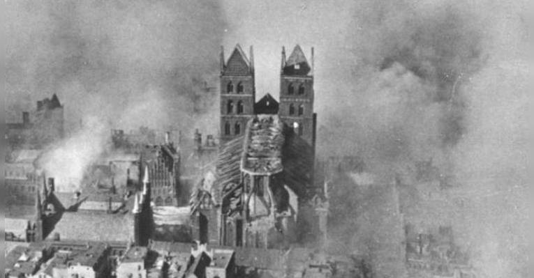 Церковь Святой Марии в Любеке после бомбардировок. 1942 год