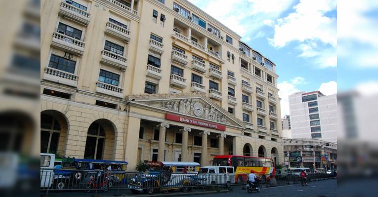 Площадь Plaza Lacson