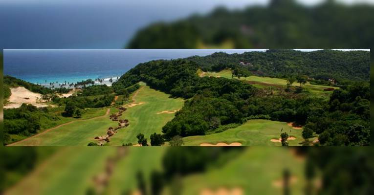 Школа гольфа  Fairways and Bluewater Golf Course