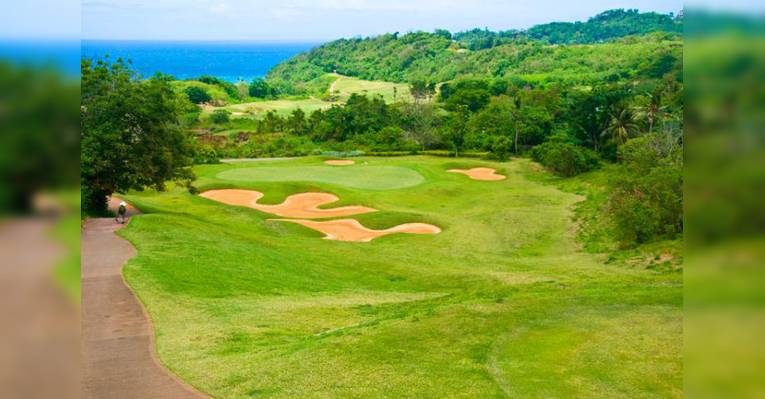 Школа гольфа  Fairways and Bluewater Golf Course