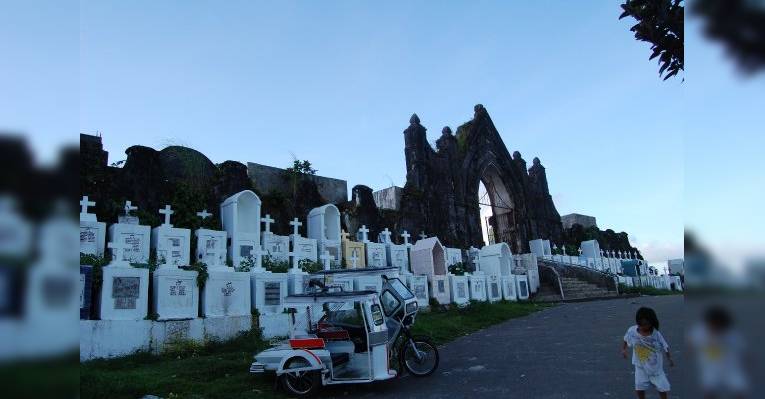 Католическое кладбище в La Loma