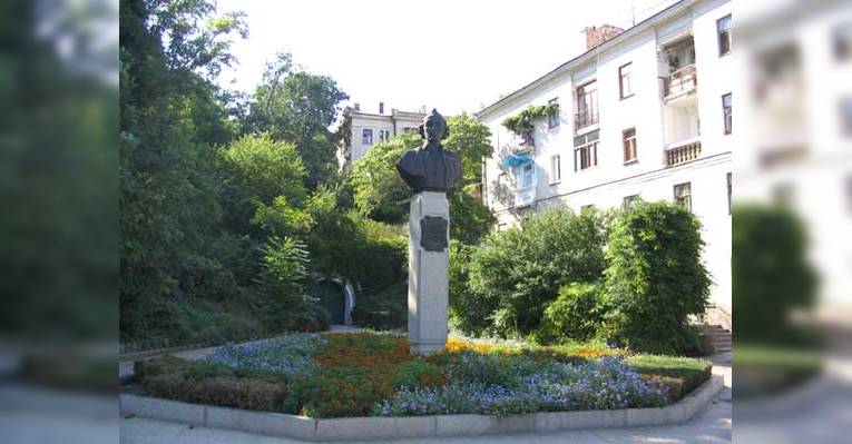 Площадь Суворова