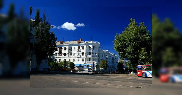 Площадь Суворова