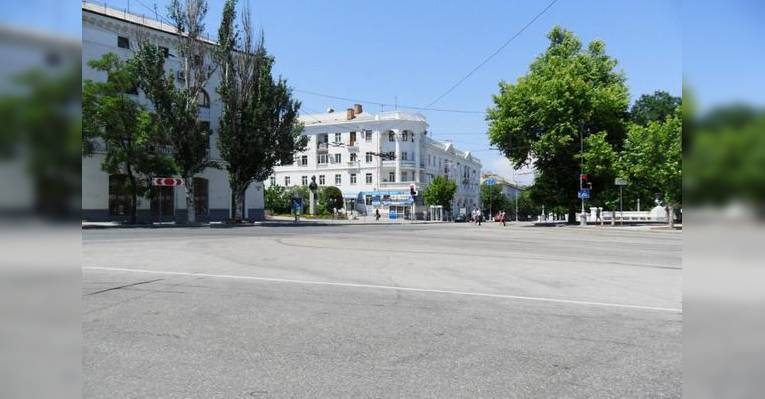 Площадь Суворова