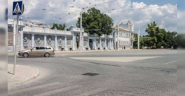 Театральная площадь