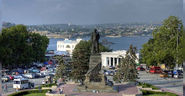 Площадь Нахимова