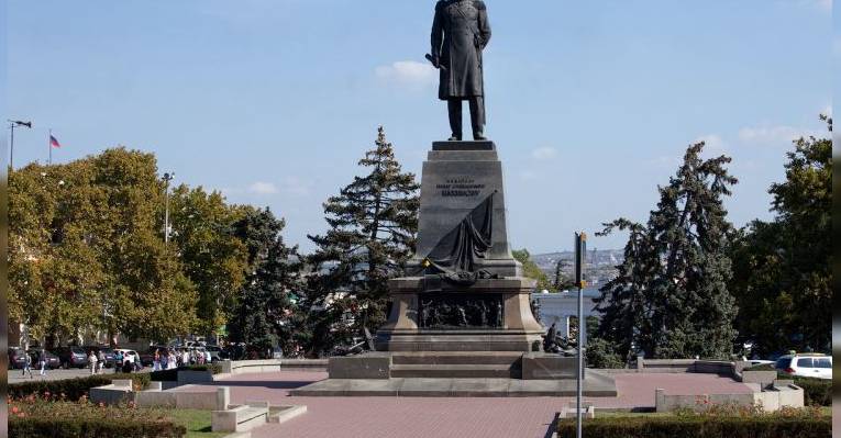Площадь Нахимова