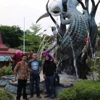 Suroboyo Monument