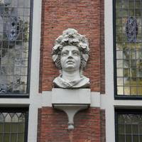 House with Heads (Huis Met Hoofden)