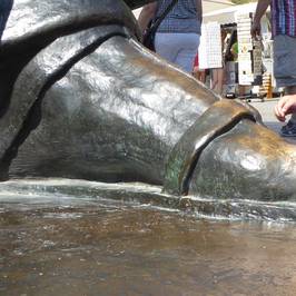 Grgur Ninski Statue