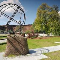 18 Meridian Statue