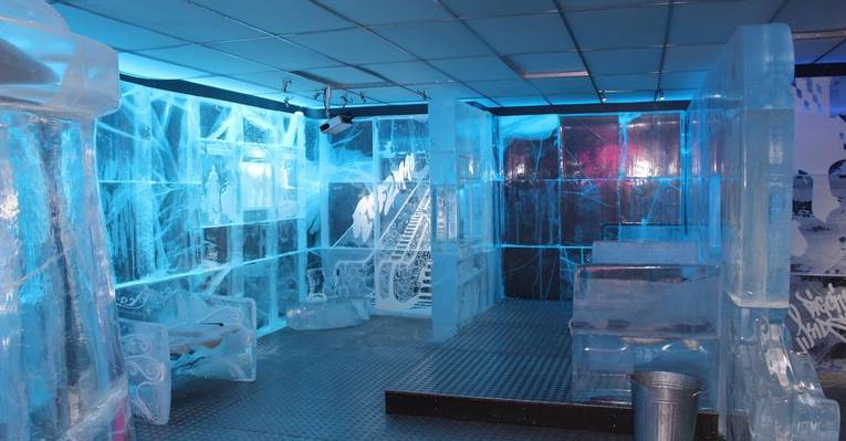 Ледяной бар в москве. Барная стойка из льда. Ледяной бар в тайланде. Icebar московская ул 10 фото. Айс бар.