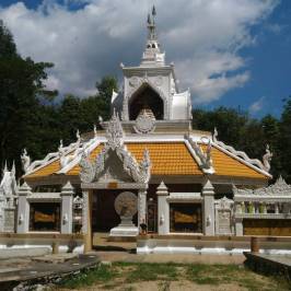 Wat Phukhao Thong