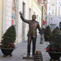 Mike Bongiorno Statue