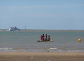 Latitude - Char A Voile