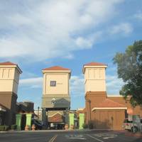Lake Elsinore Outlet Center