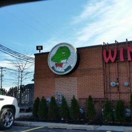 Winking Lizard Tavern
