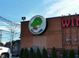Winking Lizard Tavern
