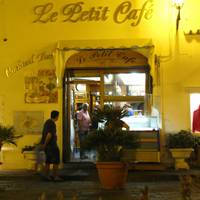 Le Petit Cafe Cocktail Bar
