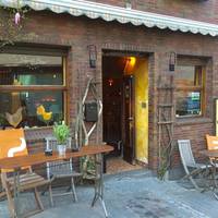 Brick House - Saxo Bar