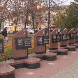 Памятник-танк на могиле генерала Б.С.Бахарова