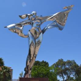 Escultura Por La Paz Mundial