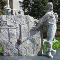 Памятник Юрию Эрвье