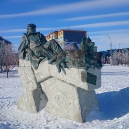 Памятник писателю Юрию Рытхэу